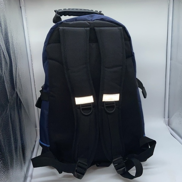 Roots Backpack - New - Picture 5 of 10